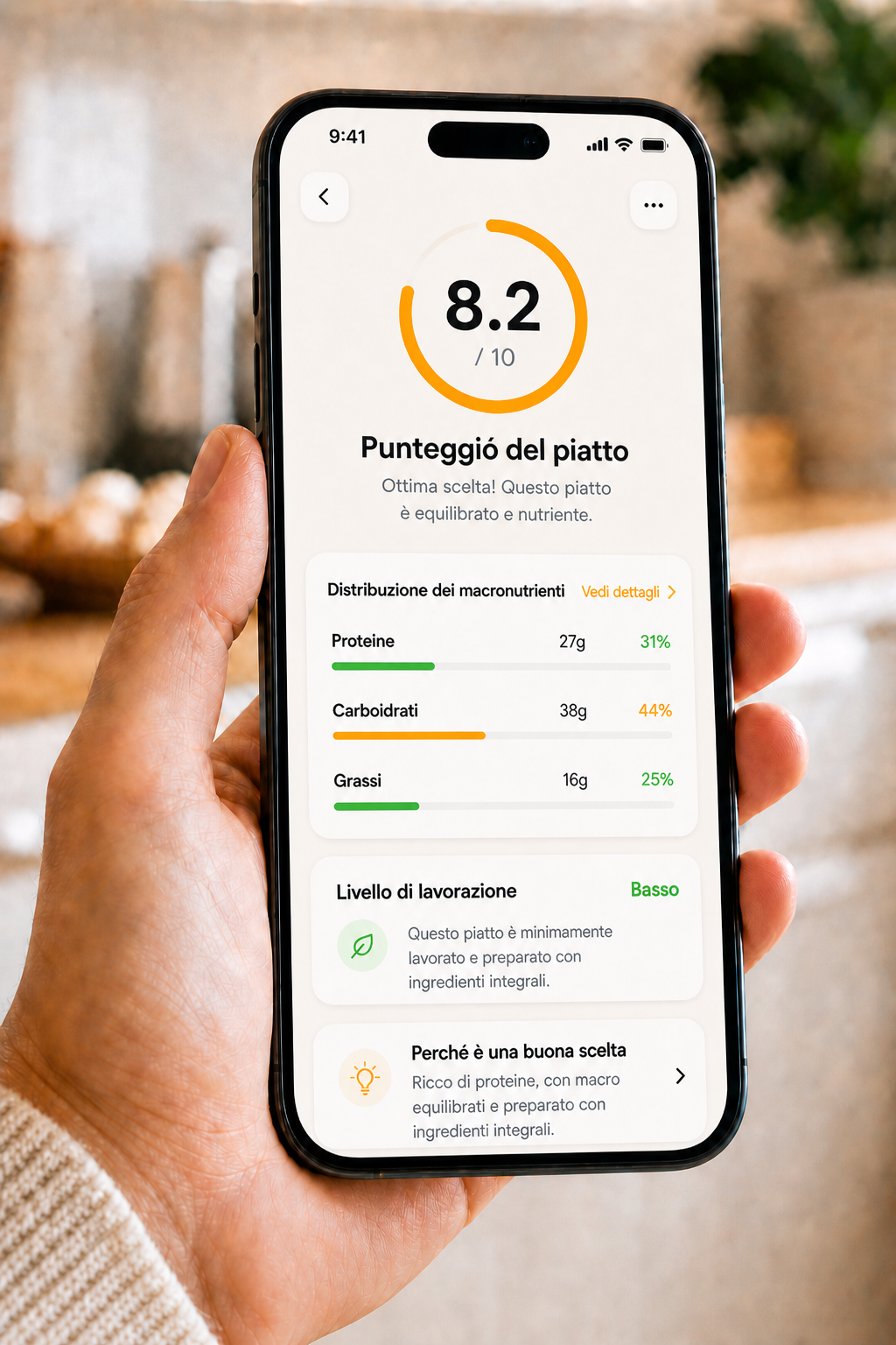 Pantalla de app de nutrición mostrando puntuación de plato, macros y nivel de procesado